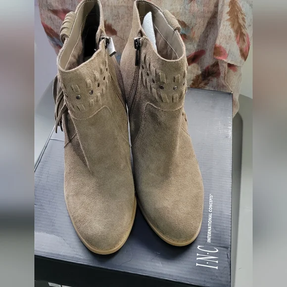 NEW Women's INC international concepts jade warm taupe Women’s Size 9 Boot Suede - Picture 1 of 7